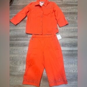 Quaker Factory Dream Jeanne’s 2 piece jacket and capri set size M/L